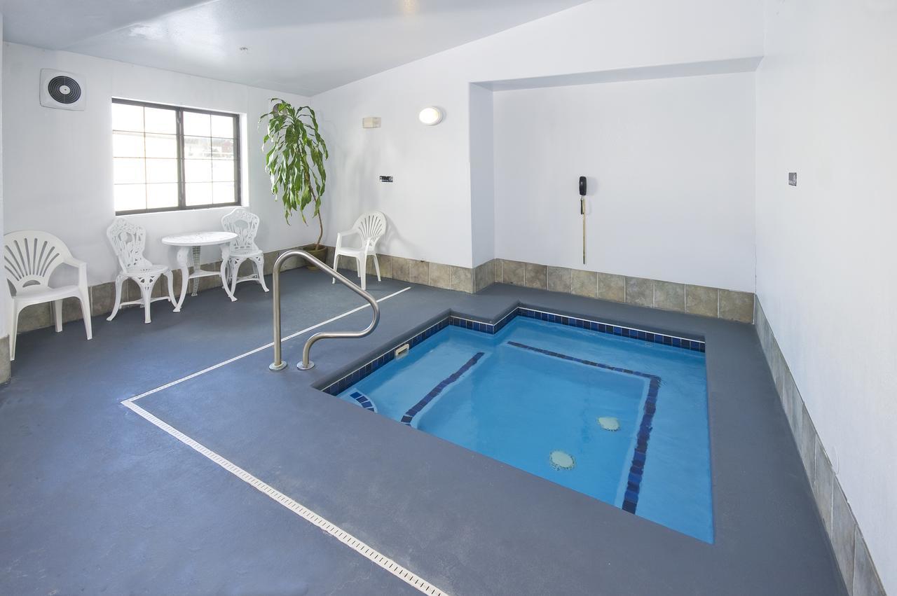 Super 8 By Wyndham מק'קול מראה חיצוני תמונה